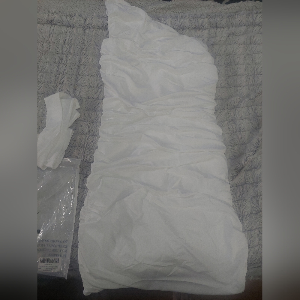 NWOT White shirred bodycon one shoulder dress XL